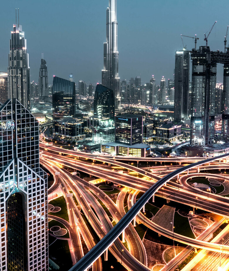 Imagebild City in der Nacht mit Straßenlichtern